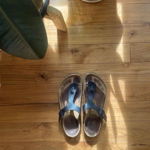 Birkenstocks Gizeh oiled black leather sandals